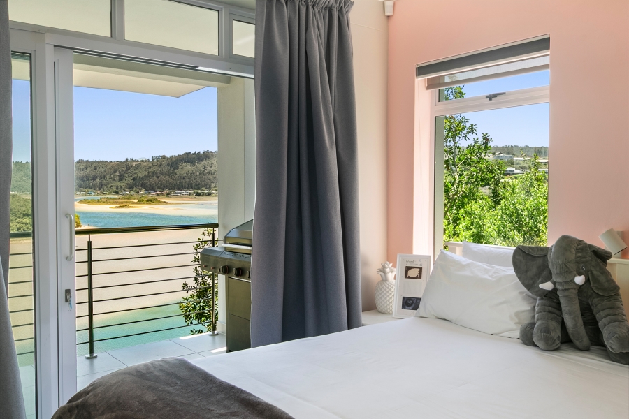 4 Bedroom Property for Sale in Kingfisher Creek Western Cape